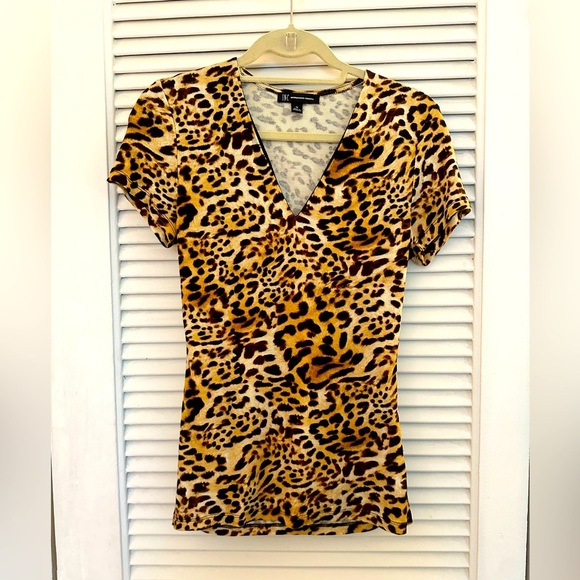 INC International Concepts Women's Short Sleeve V-Neck Cheetah Print Top - Picture 1 of 3